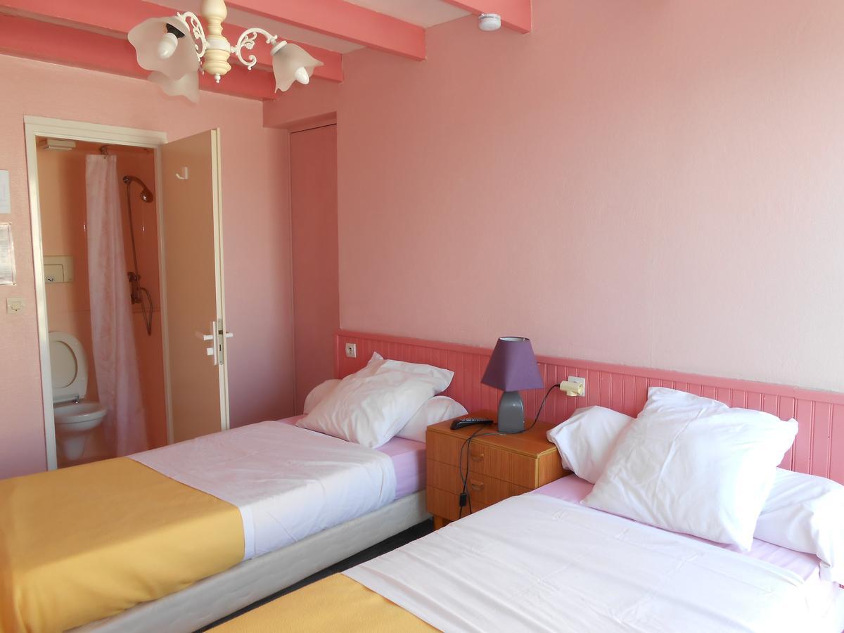 רושפור Hotel Le Cargo מראה חיצוני תמונה