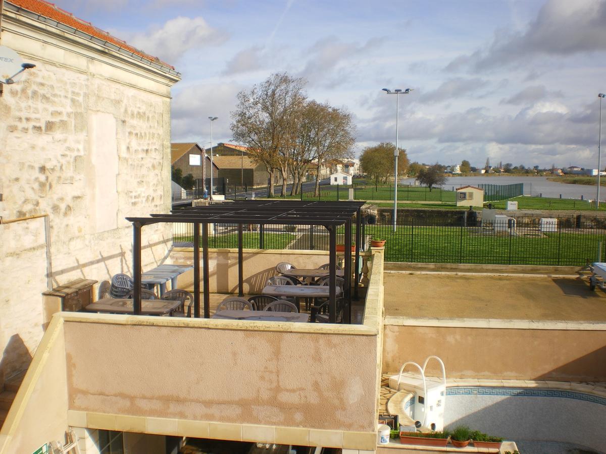 רושפור Hotel Le Cargo מראה חיצוני תמונה